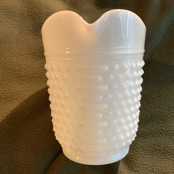 Beautiful vintage hobnail milk glass pitcher. Approximately 8 1/2” x 8”. - Picture 4 of 7